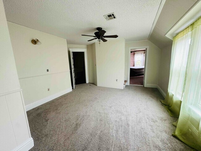 Foto del edificio - 615 NW Arlington Ave