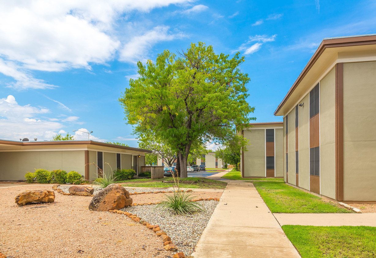 Primary Photo - Eagle Rock Apartments