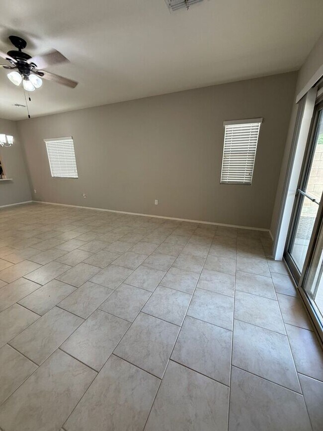 Building Photo - House For Rent
