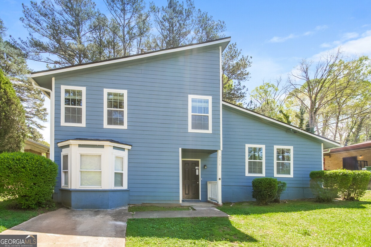 Foto principal - 2215 Fairway Cir SW
