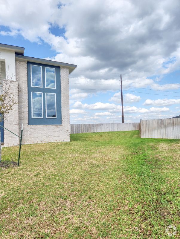 Building Photo - 7219 Sunbreeze Ln