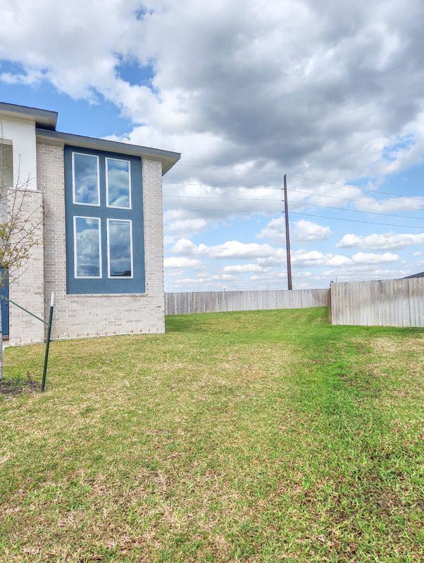 Primary Photo - 7219 Sunbreeze Ln