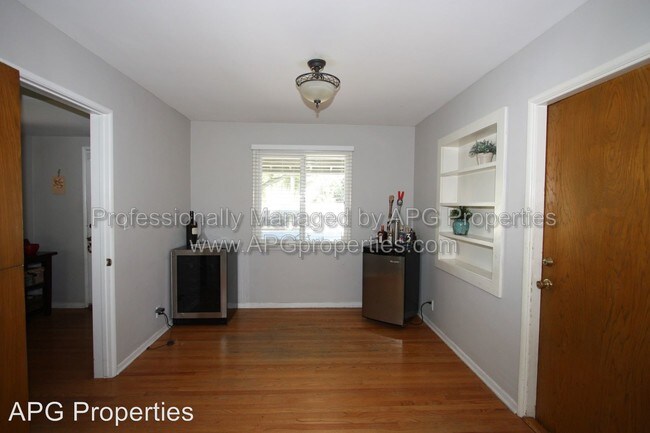 Foto del edificio - 2232 E North Redwood Dr