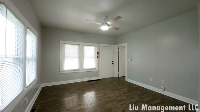 Foto del edificio - 1029 N Holmes Ave