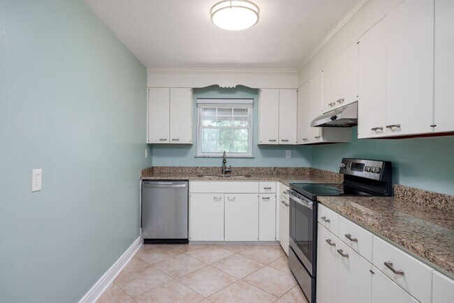 Foto del edificio - 4050 Forest Hill Ave