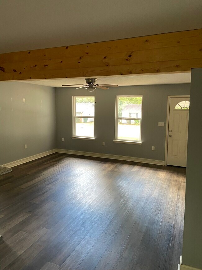 Building Photo - 2112 Tyler St