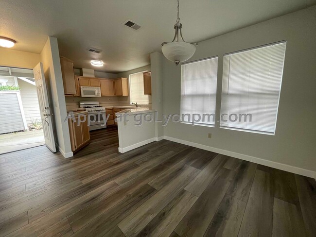 Foto del edificio - Charming 2BDRM 2.5BA with LOFT | Perfect L...