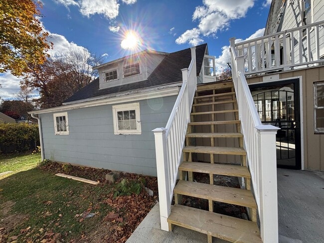 Building Photo - 2 Scofield Pl