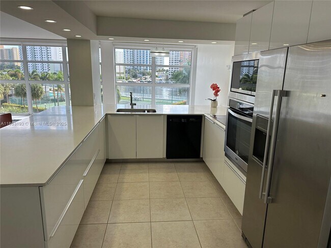 Foto del edificio - 400 Leslie Dr