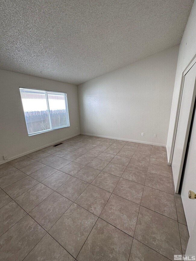 Building Photo - 1841 Burnside Dr