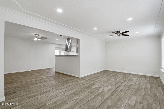 Building Photo - 10401 Centaur Dr