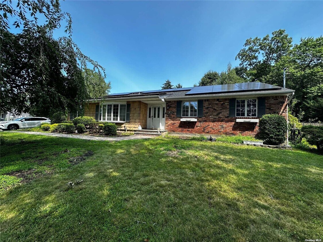 7 Clematis St, Port Jefferson Station, NY 11776 House Rental in Port