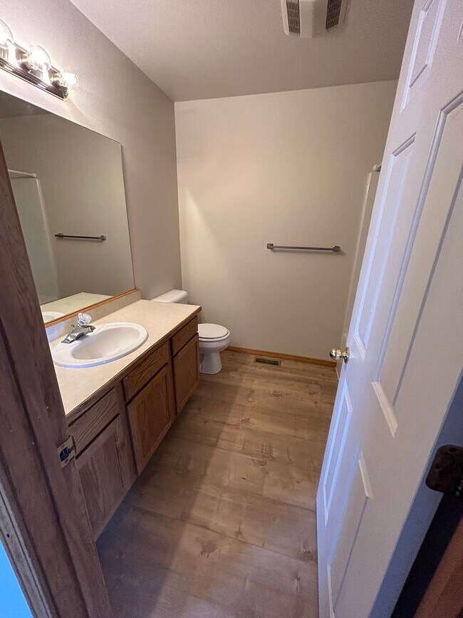 Foto del edificio - Three bedroom townhome with fenced backyard