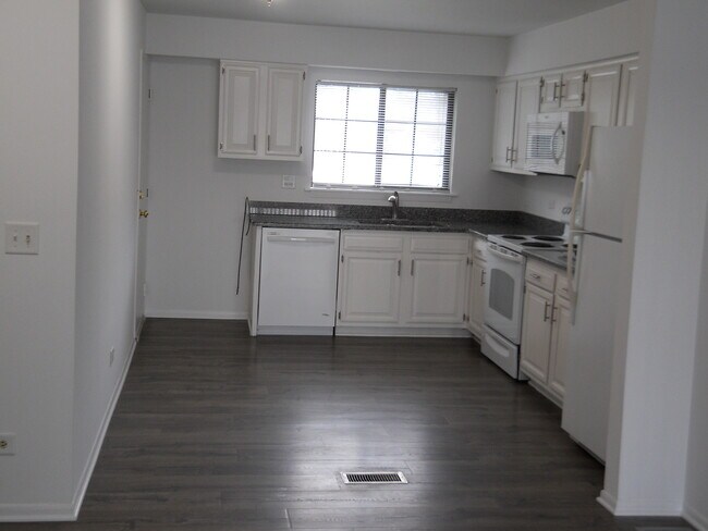 Building Photo - 110 Steeple Dr