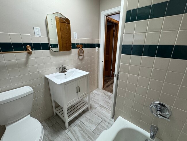 Building Photo - 1020 Brown St