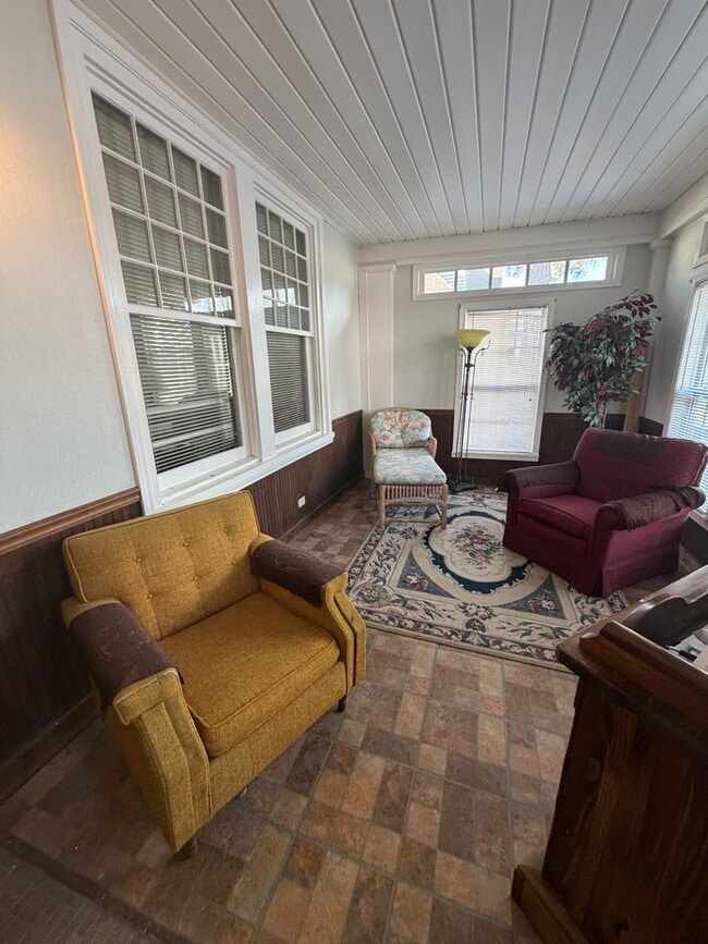 Building Photo - Villa Rooming house