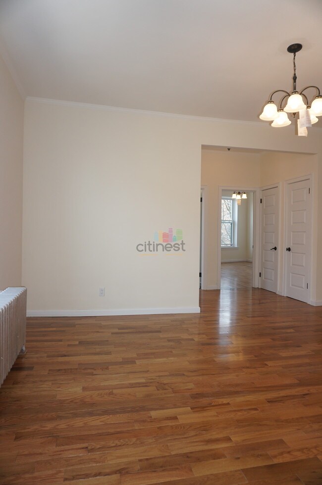 Building Photo - 476 74th St