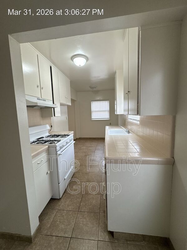 Building Photo - 1124 E St