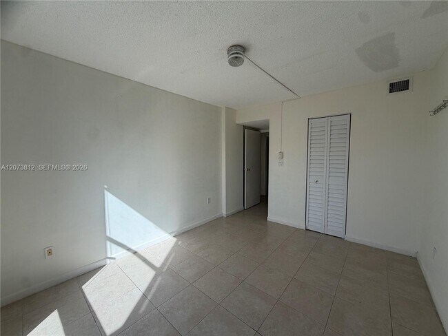 Building Photo - 16851 NE 23rd Ave