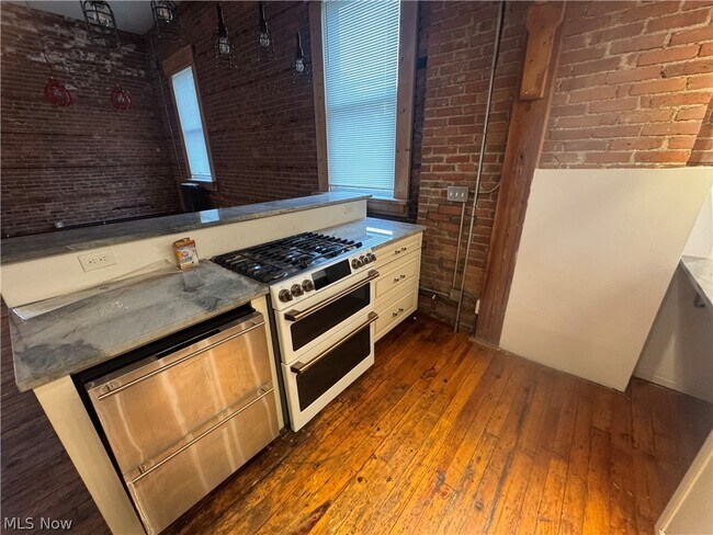 Building Photo - 2672 W 14th St