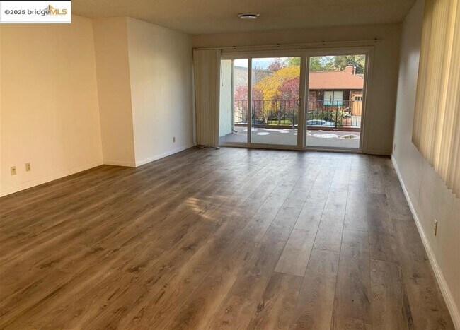Foto del edificio - 708 Solano Ave