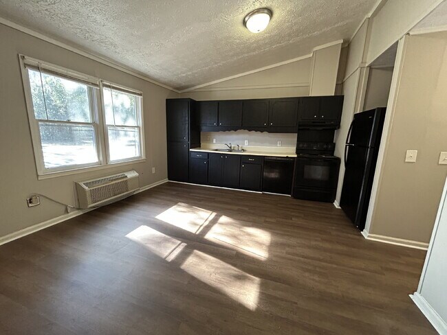 Building Photo - Apartment For Rent