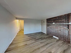 Building Photo - 5405 Jellison St