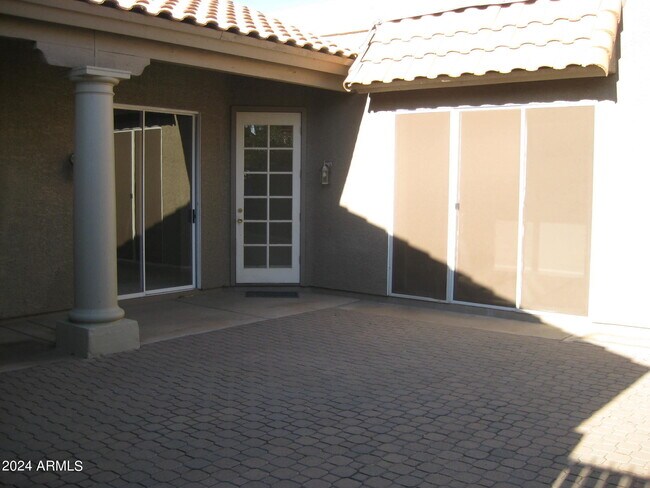 Building Photo - 825 N Cholla St