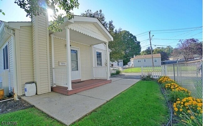 Building Photo - 23 Reihl St