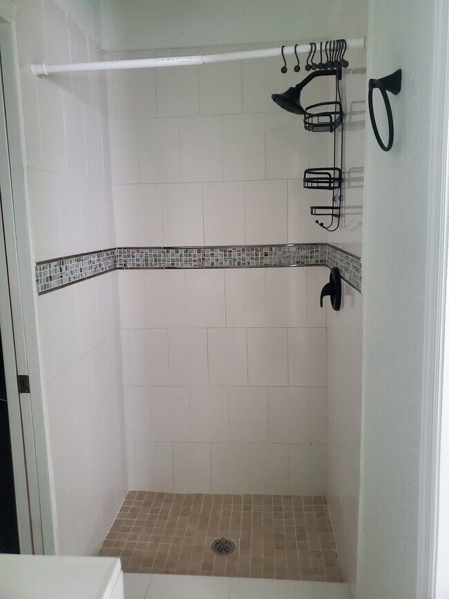 Building Photo - 1806 Grasmere Dr