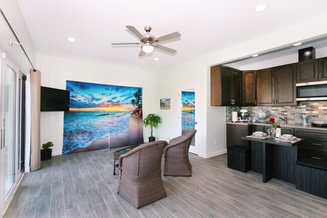 estudio - 4814 Torrance Blvd