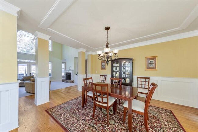 Foto del edificio - 5024 Glen Forrest Dr