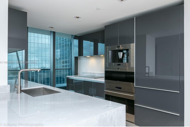 Building Photo - 1451 Brickell Ave