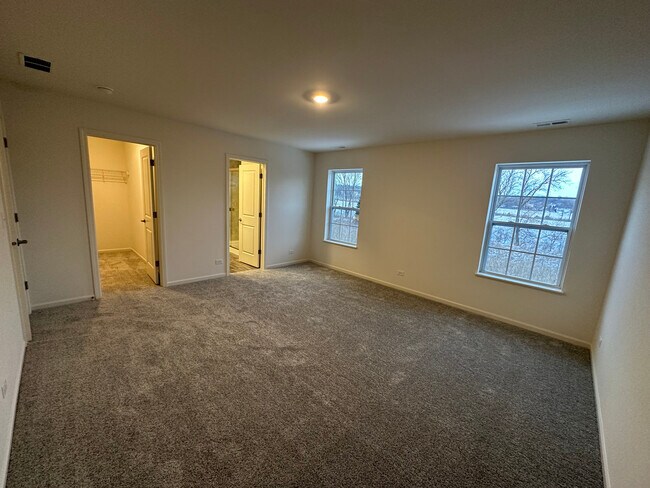 Building Photo - 1327 Draper Rd