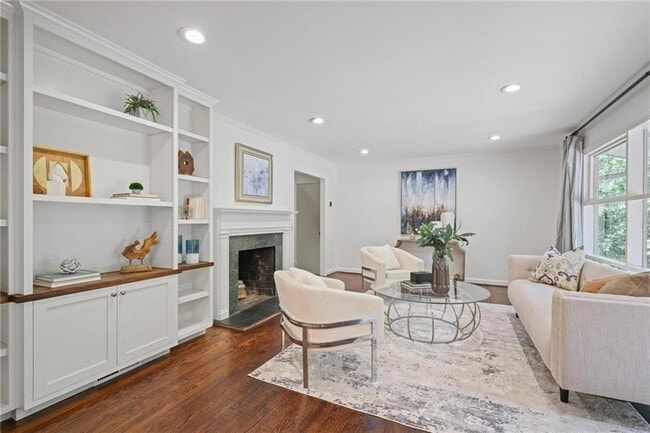 Foto del edificio - 2800 Mornington Dr NW