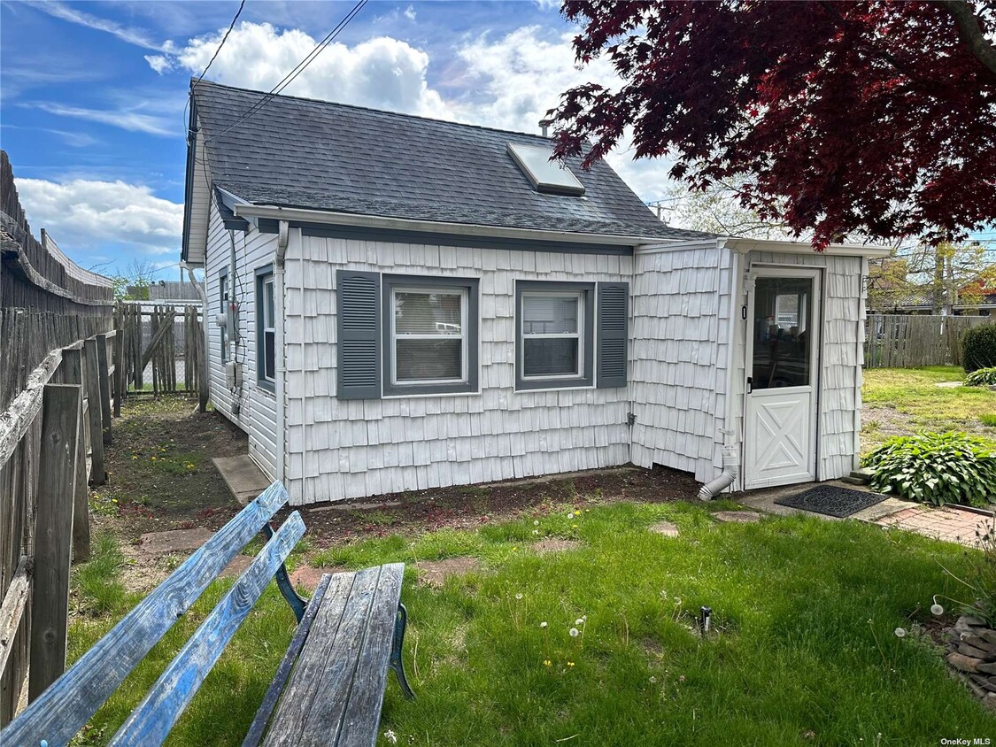 Primary Photo - 10 Hiddink St