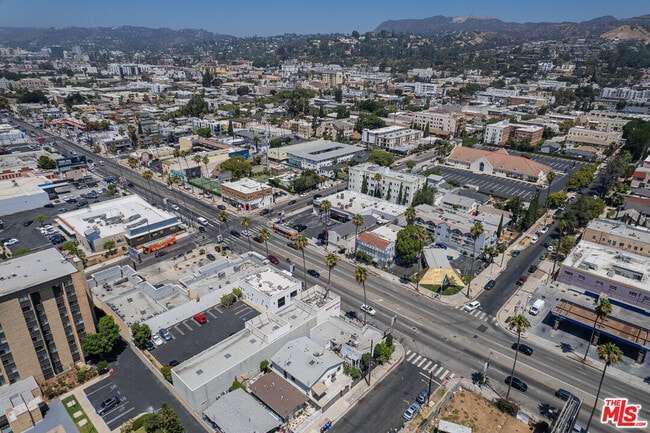 Building Photo - 1443 N Mariposa Ave