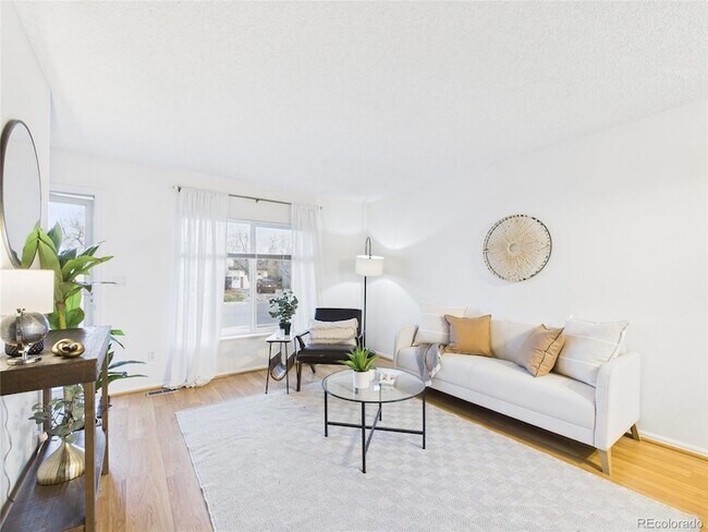 Foto del edificio - 4603 S Dudley St