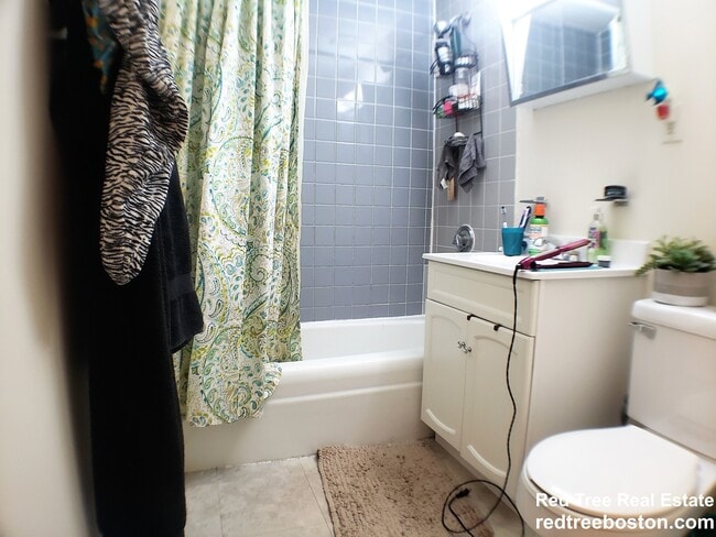 Foto del edificio - 122 Dustin St