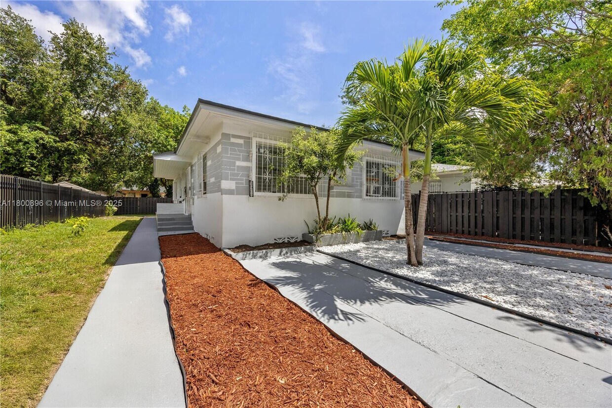 Foto principal - 173 NW 56th St