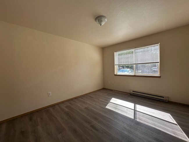 Building Photo - 1 Bedroom 1 Bath with utilities included!