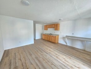 Building Photo - 527 S 20th St