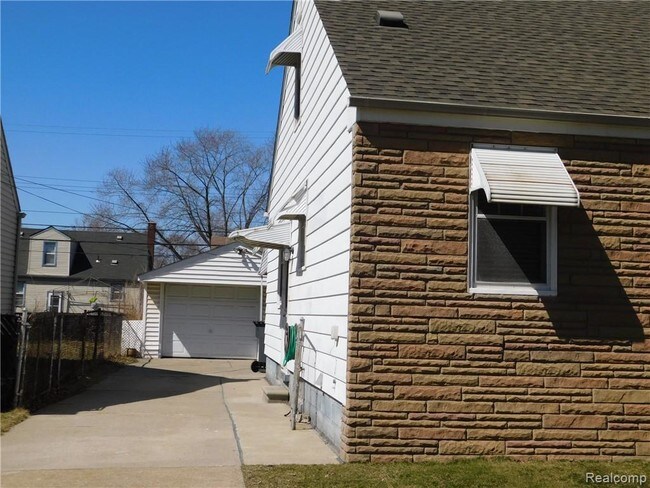 Building Photo - 17221 Palmer St