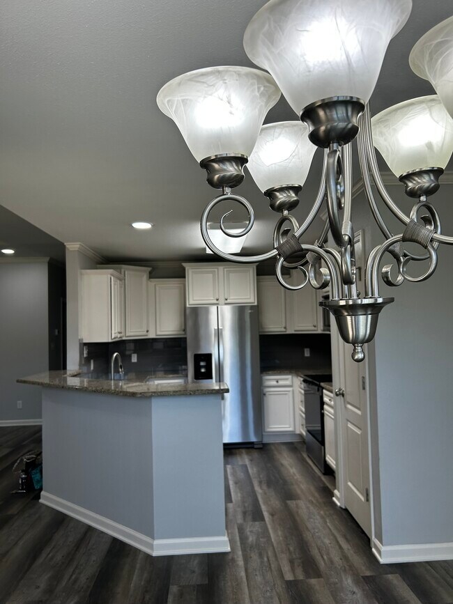 Building Photo - 210-210 Hidden Meadows Dr