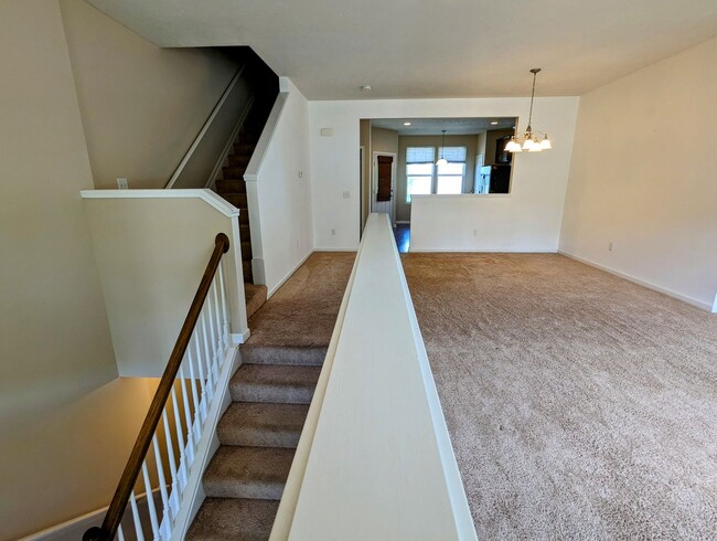 Building Photo - Townhouse for rent in Montrose Park!