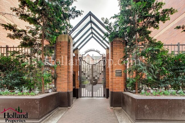 Building Photo - Modern 2-Bedroom Apartment in the Heart of Downtown