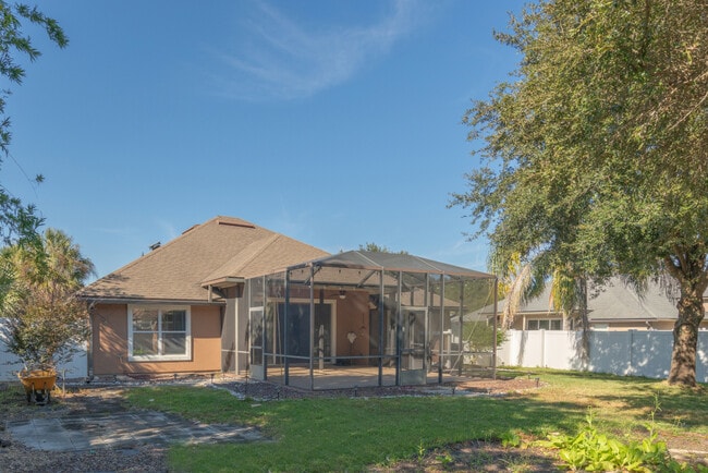 Foto del edificio - 32330 Sunny Parke Dr