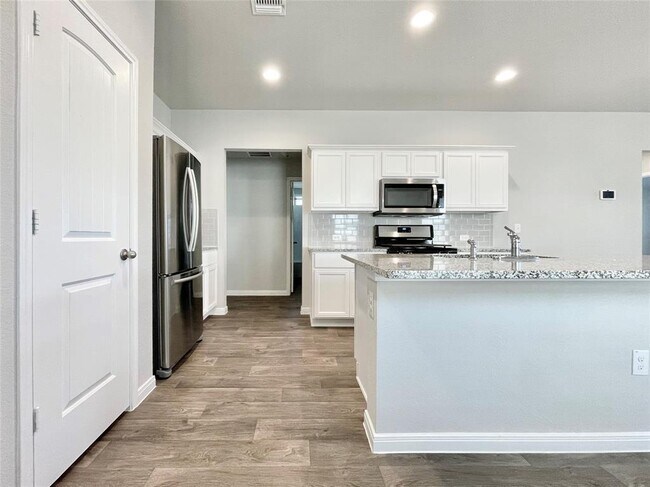 Building Photo - 14105 Macquarie Dr