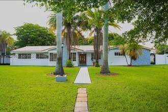 Building Photo - 8220 SW 87th Terrace