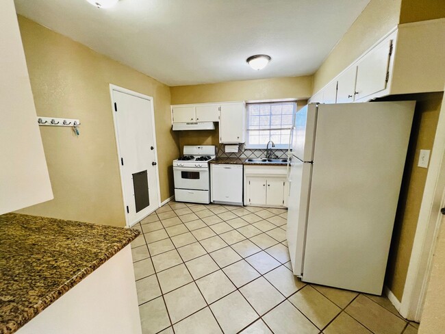 Building Photo - Updated 3BD 1.5BA Home Located in Belle Isle Area!!